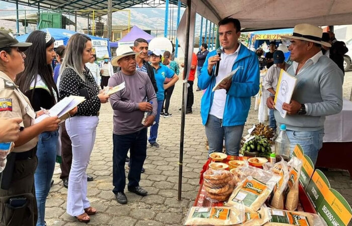 Productores De Celica Participaron En La II Feria Agrícola, Realizada Da En La Parroquia Cruzpamba