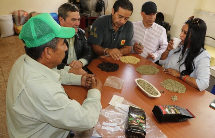 PIT Beneficia 300 Productores De Loja Con La Entrega De Sistema De Riego