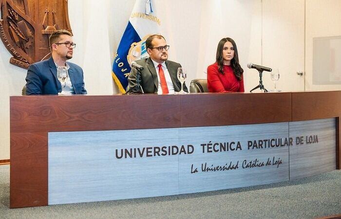 Con Un Libro De Análisis, UTPL Fomenta La Difusión De La Cultura Constitucional