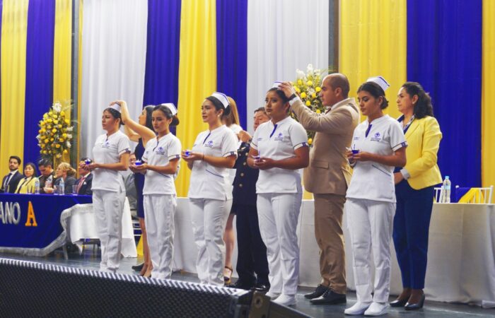 Universitario Bolivariano Entregó Insignias A 200 Nuevos Enfermeros/As