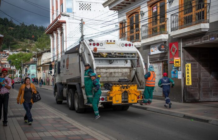 Mal estado de vehículos dificulta recolección domiciliaria de residuos sólidos en el cantón Loja