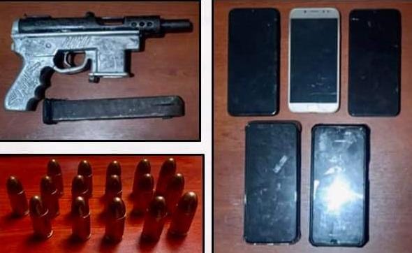 Detenidos con subametralladora y en vehículo robado