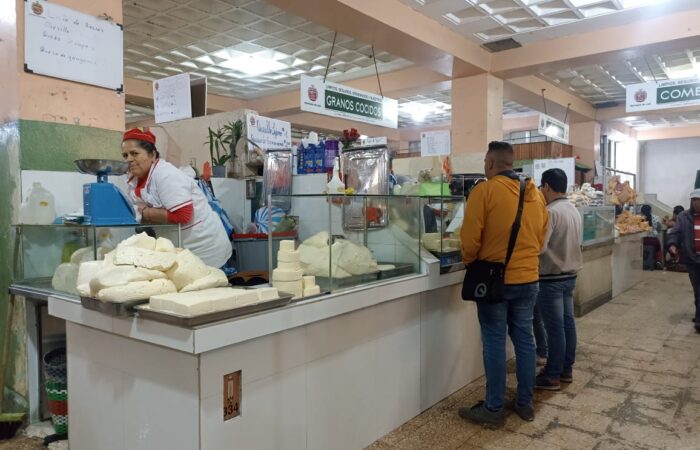 Bajas ventas en los centros de abasto de Loja