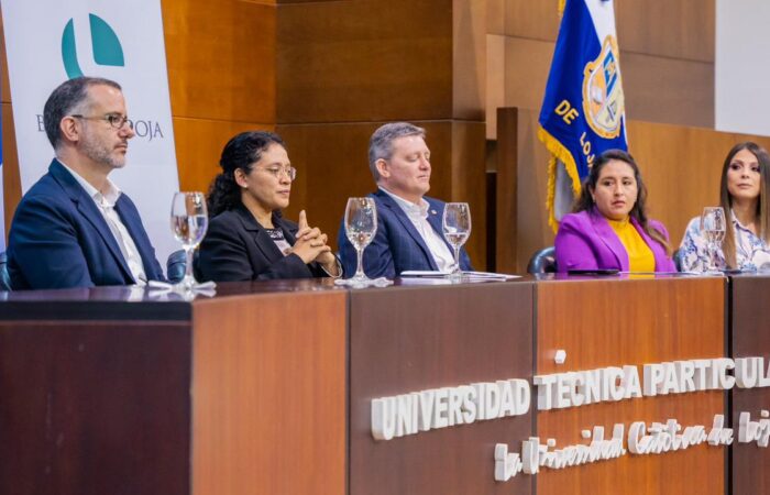 UTPL y Banco de Loja impulsan la formación integral de estudiantes de la carrera de Computación