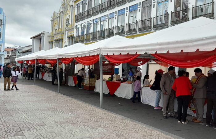 Con feria artesanal impulsar a emprendedores lojanos.