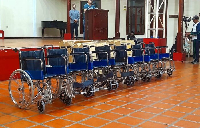 30 ayudas técnicas recibieron personas con discapacidad de Loja