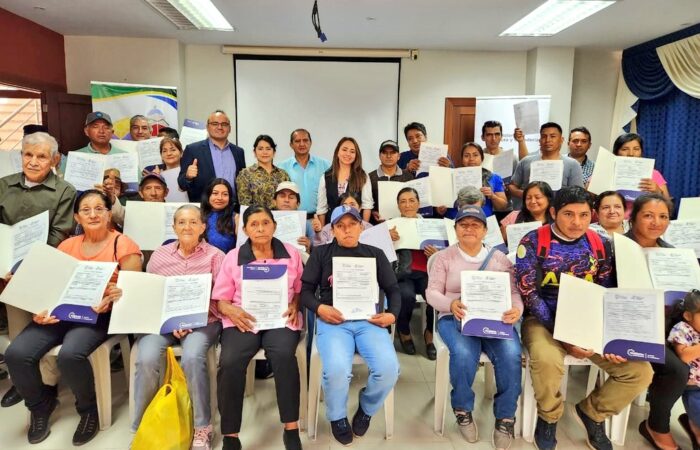 Legalizan más de 200 títulos de propiedad de tierras en Chaguarpamba