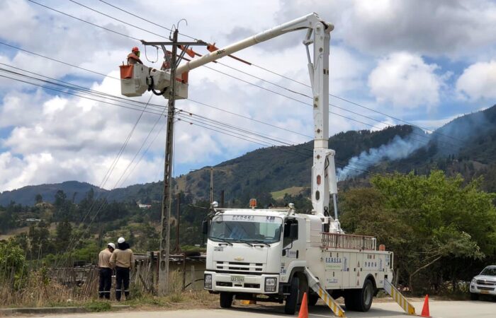 EERSSA REALIZA TRABAJOS EN LÍNEAS ENERGIZADAS