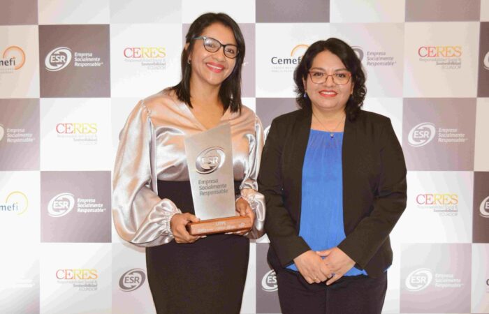 UTPL recibió el distintivo de Empresa Socialmente Responsable