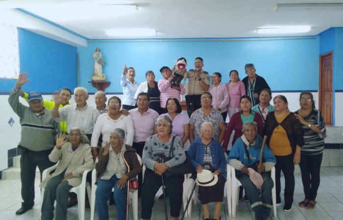 Club de adultos mayores celebran su día clásico