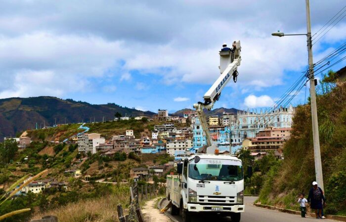 EERSSA FORTALECE ILUMINACIÓN PÚBLICA EN LA RUTA EL CISNE–LOJA PARA MAYOR SEGURIDAD CIUDADANA