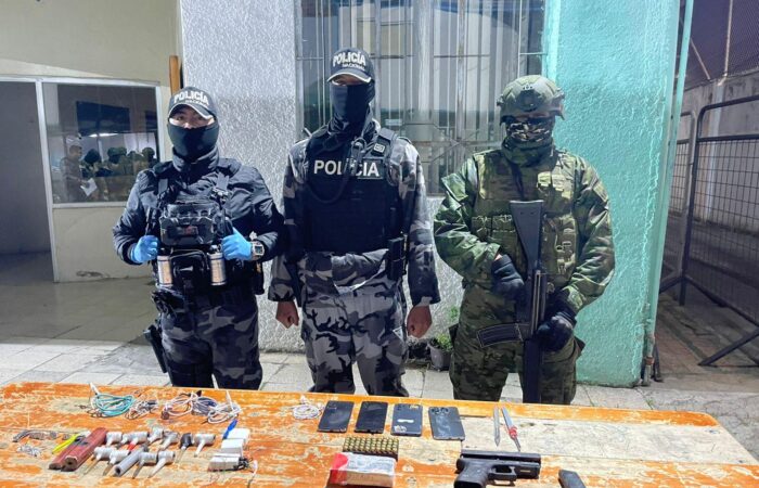 Policía Nacional y Fuerzas Armadas ejecutaron un operativo sorpresa en el CRS Loja