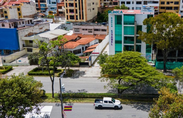 Clínica Santa Isabel celebra seis años de servicio con una semana de actividades sociales en Loja