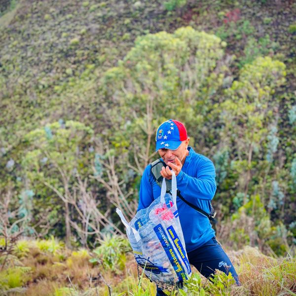Acampada con propósito en la Laguna Aramara reúne a amantes de la naturaleza en Loja