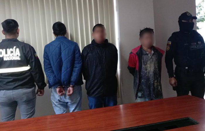 Tres ciudadanos aprehendidos por porte ilegal de arma de fuego y receptación en Loja
