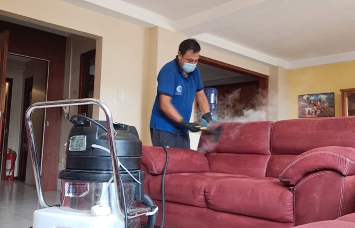 Emprendimiento familiar impulsa limpieza profesional en Loja