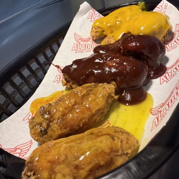 Karen Jaramillo impulsa ALADOG, un emprendimiento gastronómico en Loja