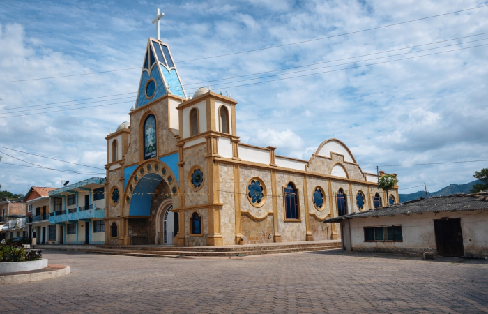 Velocity amplía su cobertura de fibra óptica en sectores rurales de la provincia de Loja
