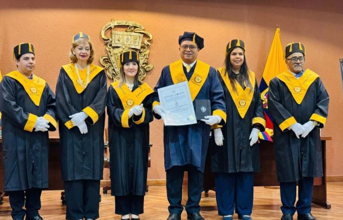 Educador lojano recibe su tercer Doctorado Honoris Causa internacional