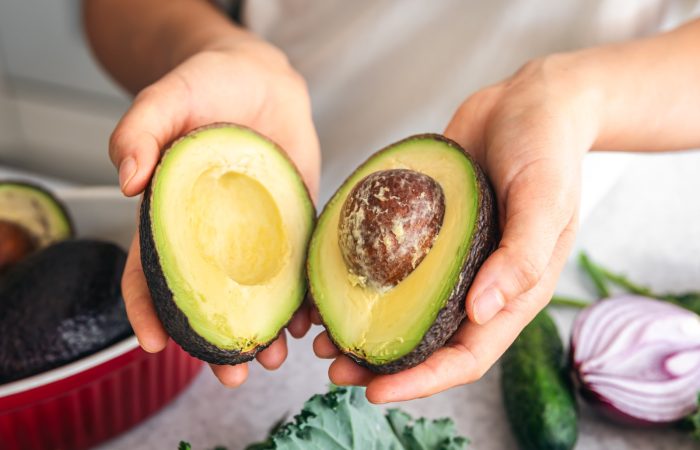 Investigación de la UTPL revela el potencial del aguacate como conservante natural